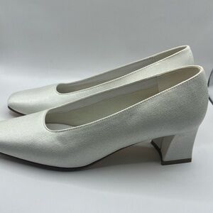 80's Womens Grace White Luxe Wedding Shoe/ Pumps, Sz 7M, Dyeable Shoes